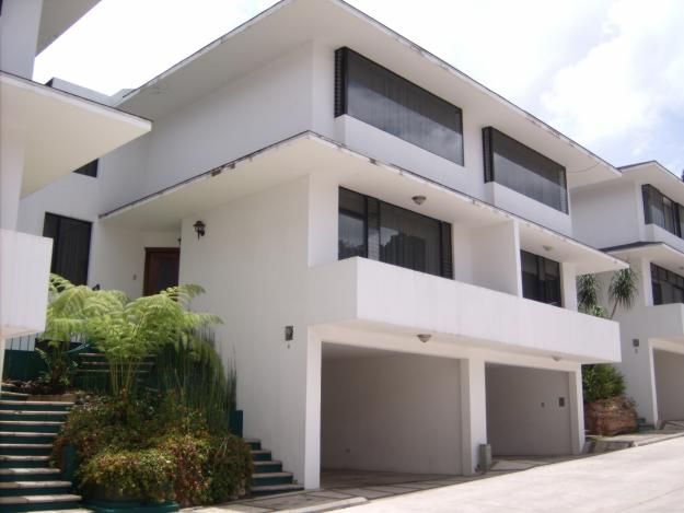 ALQUILO CASA EN SANTA ROSALIA MAS INFO AL 43079210