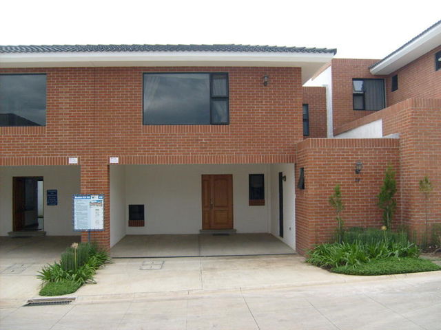 ALQUILO CASA PORTAL DE LAS FUENTES, CARRETERA AL SALVADOR MAS INFO AL 43079210
