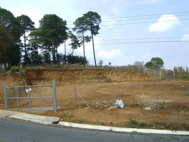 ALQUILO TERRENO A ORILLA DE CARRETERA EN SAN JUAN SACATEPEQUEZ MAS INFO AL 43079210